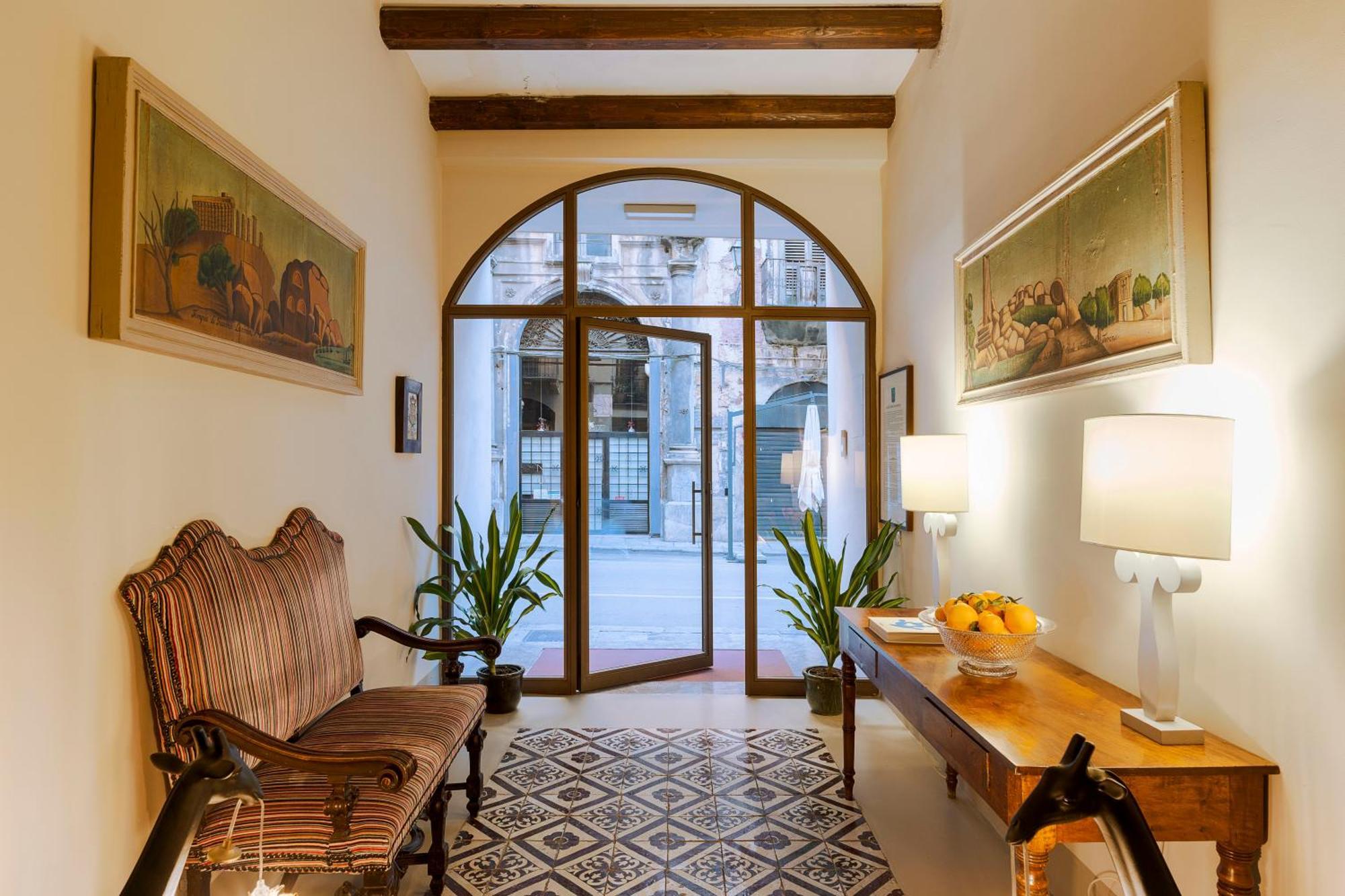 Palazzo Arone Dei Baroni Di Valentino Hotell Palermo Exteriör bild